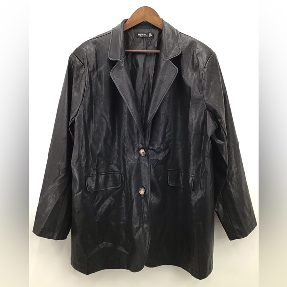 Nasty Gal Black Faux Leather Oversized Blazer - Picture 2 of 9